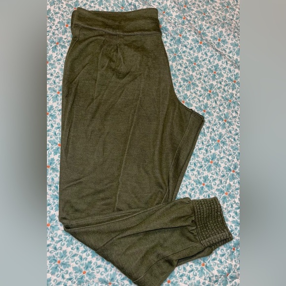 Green G by Giuliana Lounge Set - Picture 10 of 16